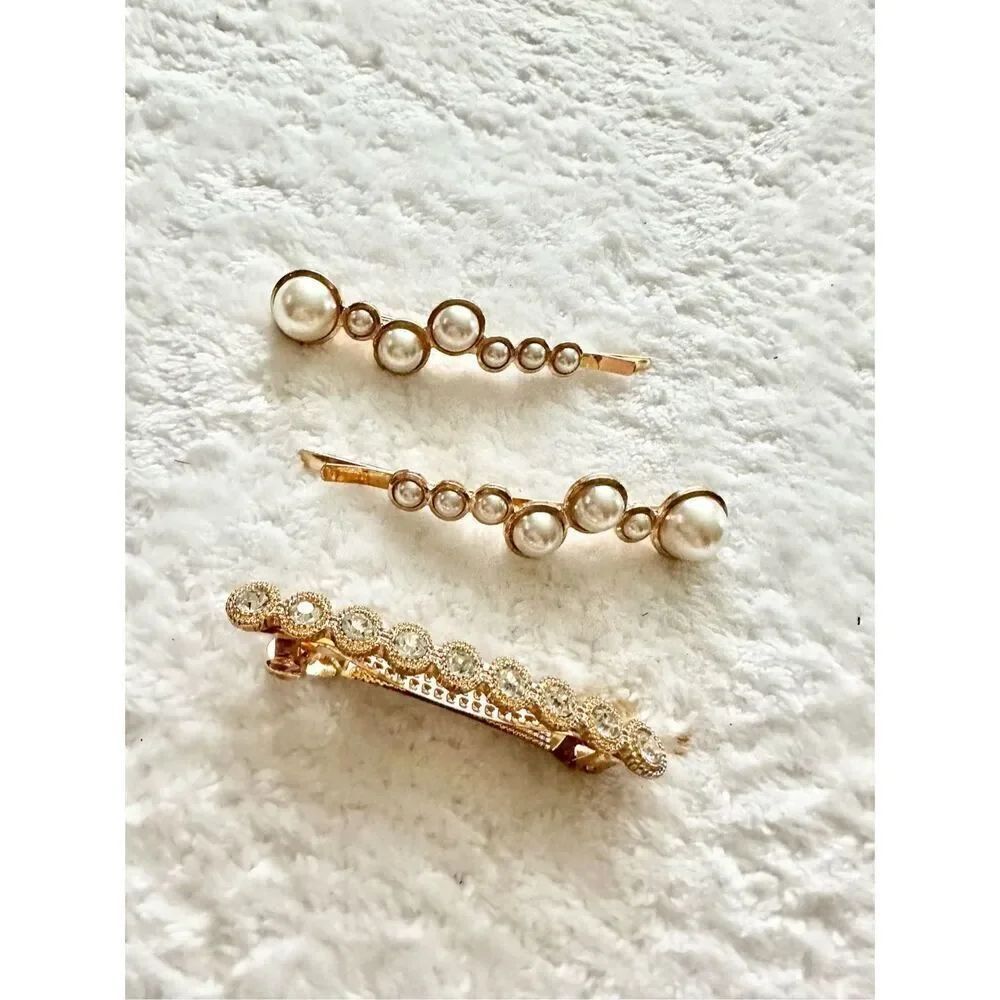 Gold rhinestone and faux pearl hair clip set ￼